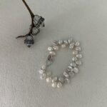 Pulsera de perlas de agua dulce Keshi con cierre de plata de ley