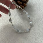 Présentoir frontal pour collier de perles baroques mélangées