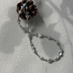 Collier de perles baroques mélangées (vue de face)