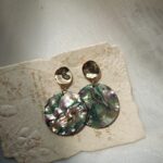 Boucles d'oreilles pendantes en argent 925, nacre d'ormeau et perle : détails présentés