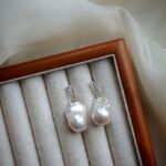 Boucles d'oreilles clous baroques en argent 925 (détails)