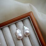 Boucles d'oreilles clous baroques en argent 925, inspirées de l'eau douce.