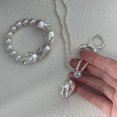 Collier long baroque en argent 925 et perles d'eau douce"