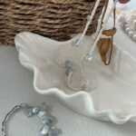 Collier en argent 925, pétales et perles d'eau douce - Détails - Présentation