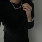 Collier en argent 925, pétales et perles d'eau douce : détails à voir