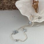 Collier en argent 925 avec pétales et perles d'eau douce.