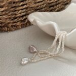 Collier en argent 925 avec petite pierre et perle d'eau douce - Détails - Présentation