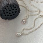 Collier en argent 925 avec petite pierre et perle d'eau douce - Détails