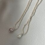 Collier en argent 925 avec petites pierres et perles d'eau douce.