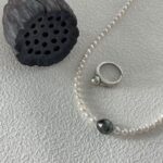 Anillo ajustable de plata con perla de agua de mar redonda