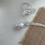Bague en argent ornée d'une grande perle baroque d'eau douce