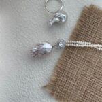 Bague en argent avec grande perle d'eau douce baroque