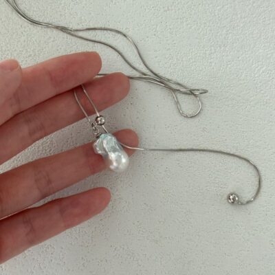 Verstellbare Halskette mit Anhänger und Barockperle aus Sterlingsilber