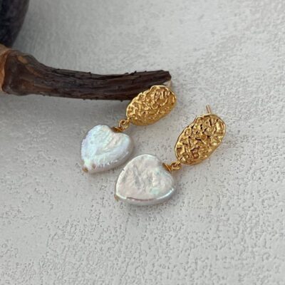 Vintage-Heart-Shaped-Baroque-Pearl-Gold-Earrings-Display