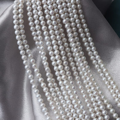 Hilo de perlas de agua dulce blancas de 4,5-5 mm con forma de bulbo natural