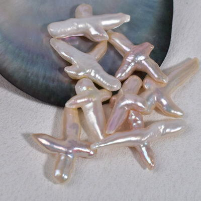 Perles de perles baroques blanches naturelles en forme de croix, non percées, en perles d'eau douce.