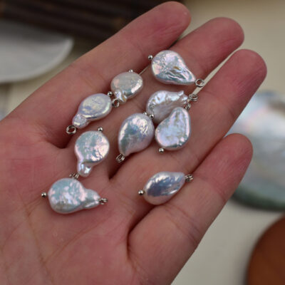 Pendentif perle baroque blanche naturelle en forme de larme, 12 x 16 mm