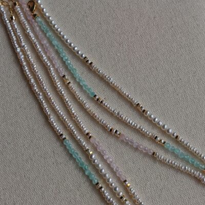 Collier de perles d'eau douce, d'aigue-marine et d'or.