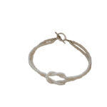 Pulsera de doble hebra de perlas con nudo de plata 925: detalles y exhibición.