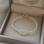 Detalles de la pulsera de nudo de perlas de semilla de doble hebra de plata 925