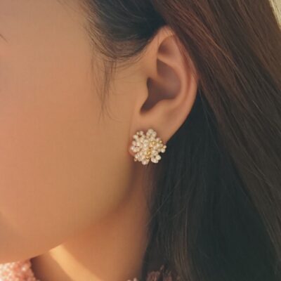 S925-Silver-Freshwater-Seed-Pearl-Floral-Stud-Earrings-Details