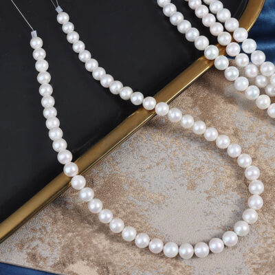 Perles d'eau douce rondes, de couleur naturelle et de fort éclat, de 8 à 9 mm