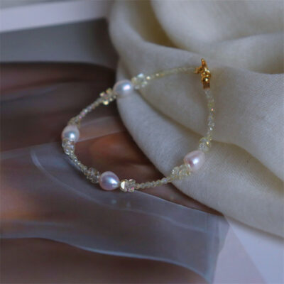 Freshwater-Pearl-And-Crystal-Bracelet-Gold-Clasp-Over-Details