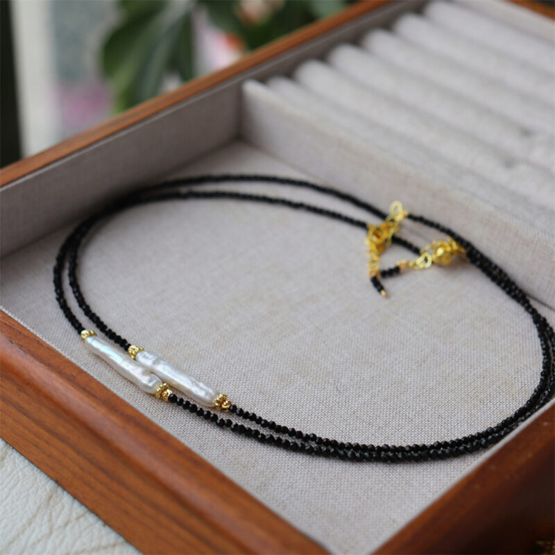 Freshwater-Pearl-Silver-Bar-Black-Spinel-Choker-Over-Details