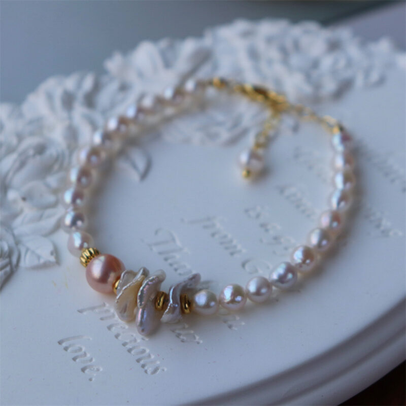 Pulsera francesa de perlas de agua dulce hecha a mano, con capas (vista frontal)