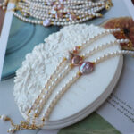 Pulsera francesa de perlas de agua dulce hecha a mano en capas.