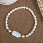 Pulsera elástica de perlas de agua dulce barrocas naturales: detalles