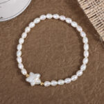 Pulsera elástica de perlas de agua dulce barrocas naturales con detalles