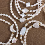 Pulsera elástica de perlas de agua dulce barrocas naturales - Mostrar en mano