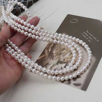 Collier de perles ovales blanches naturelles d'eau douce de 7 à 8 mm