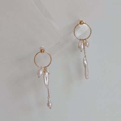 Pendientes asimétricos con borla de perlas de agua dulce para dar forma al rostro
