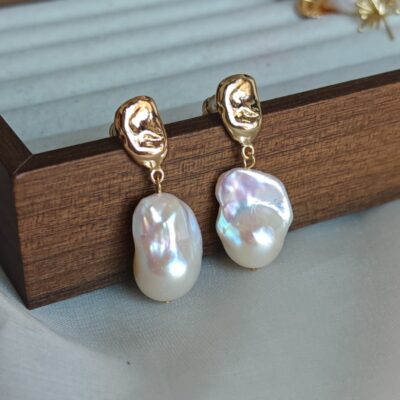 Pendientes convertibles de estilo francés con perlas de agua dulce estilo barroco y detalles