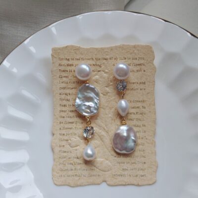 Boucles d'oreilles françaises originales baroques en perles AB, style irrégulier, avec détails apparents