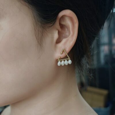 Gold-Plated-Copper-Freshwater-Pearl-Triangle-Studs-Details-Show