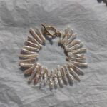 Gold-Toggle-Natural-Freshwater-Baroque-Pearl-Bracelet-Over-Details