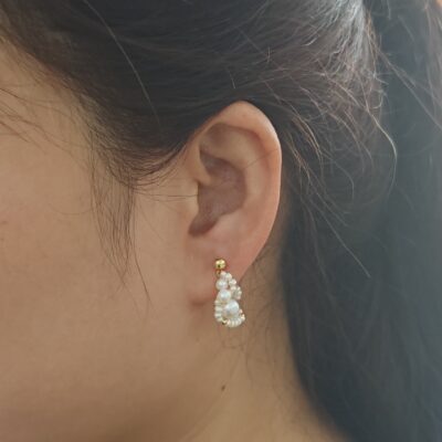 Boucles d'oreilles artisanales en perles d'eau douce naturelles, plaquées or, finitions soignées