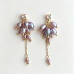 Pendientes colgantes de perlas de agua dulce color lavanda con borla y baño de oro.