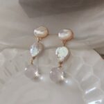 Detalles de los pendientes colgantes geométricos de perlas de agua dulce estilo barroco natural