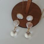 Detalles de los pendientes colgantes geométricos de perlas de agua dulce barrocas naturales