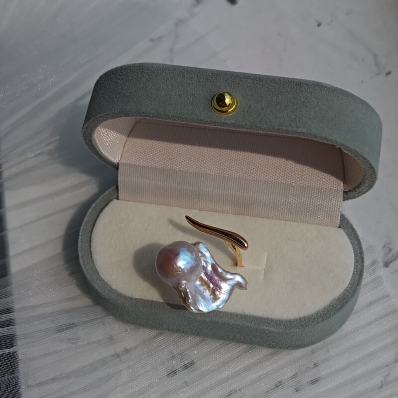 Anillo abierto ajustable con perlas barrocas de agua dulce natural