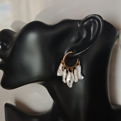 Boucles d'oreilles créoles baroques en perles naturelles d'eau douce