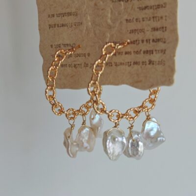 Boucles d'oreilles créoles en perles d'eau douce naturelles, style baroque, avec chaîne en or