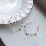 Pendientes de aro con perlas naturales de agua dulce y diseño abierto