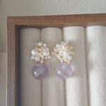 Pendientes colgantes de perlas naturales de agua dulce con amatista.