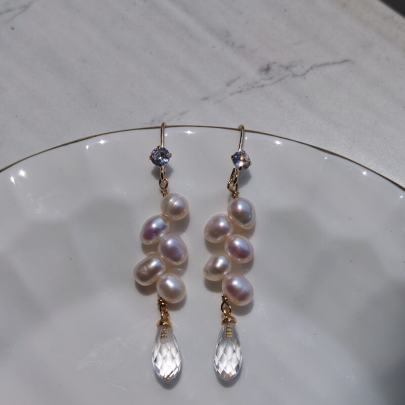 Detalles de los pendientes de cristal blanco de agua dulce con perlas naturales en forma de gota: