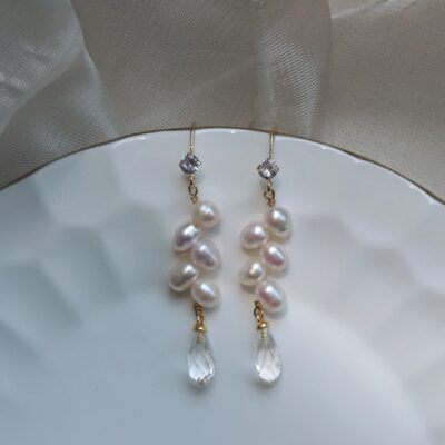 Pendientes colgantes de cristal blanco de agua dulce natural con forma de espiga.